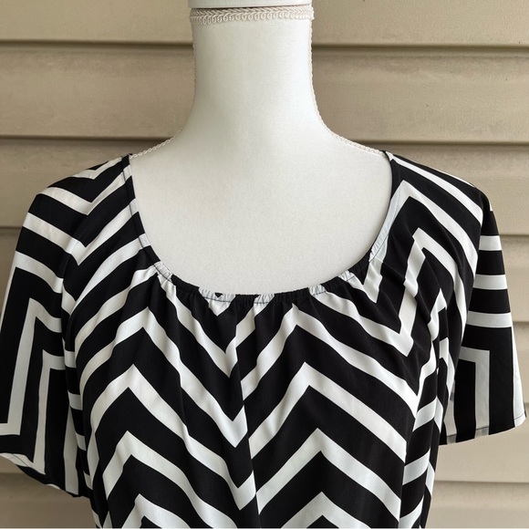 •Lane Bryant• Chevron Print Keyhole Back Dress - Size 14/16 - Picture 5 of 9